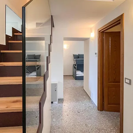 2 Bedroom Gorgeous In Castel Focognano
